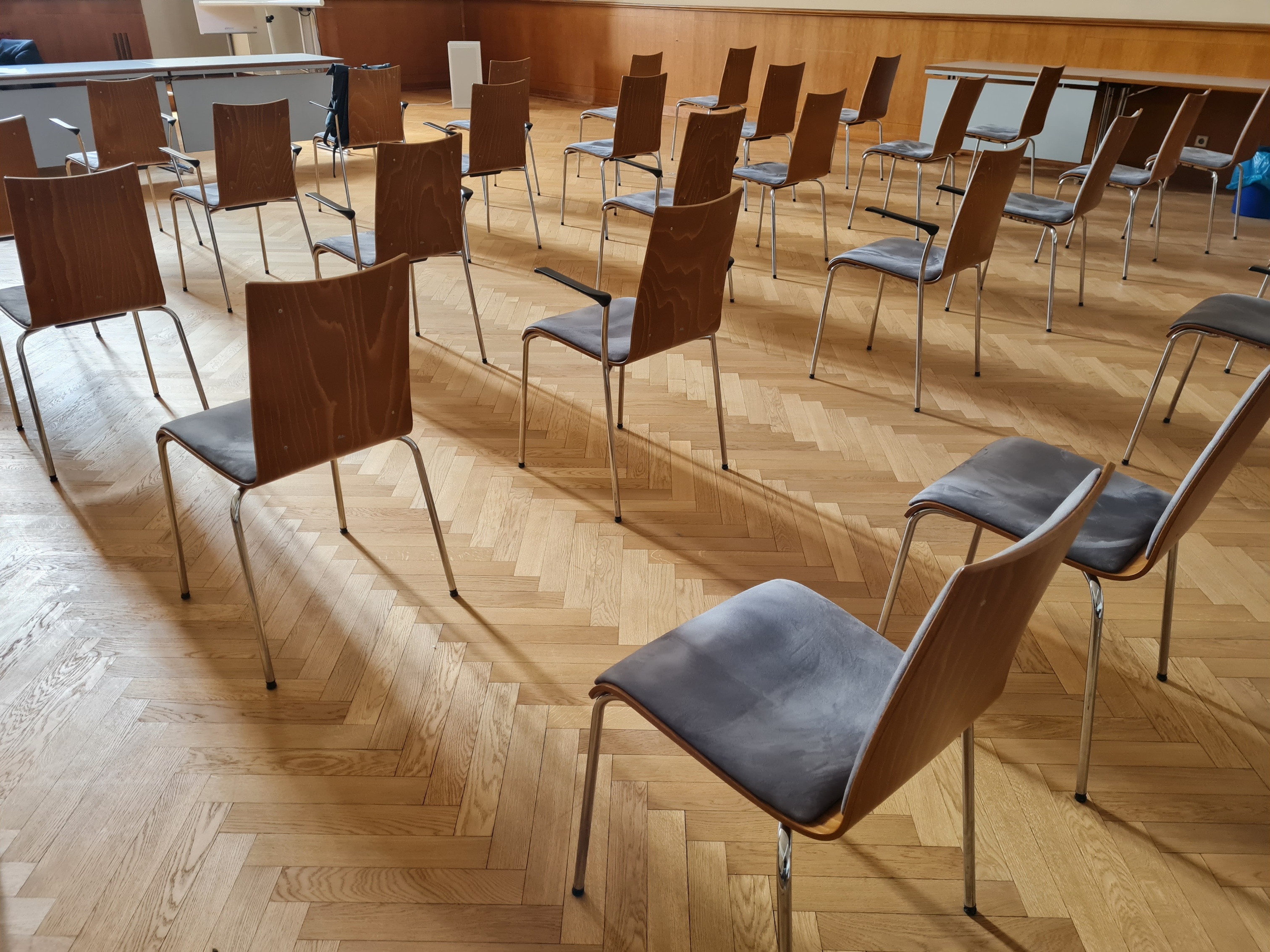 Sitzplätze der Bezirksverordneten im BVV-Saal - Rathaus Charlottenburg I Bild: René Powilleit