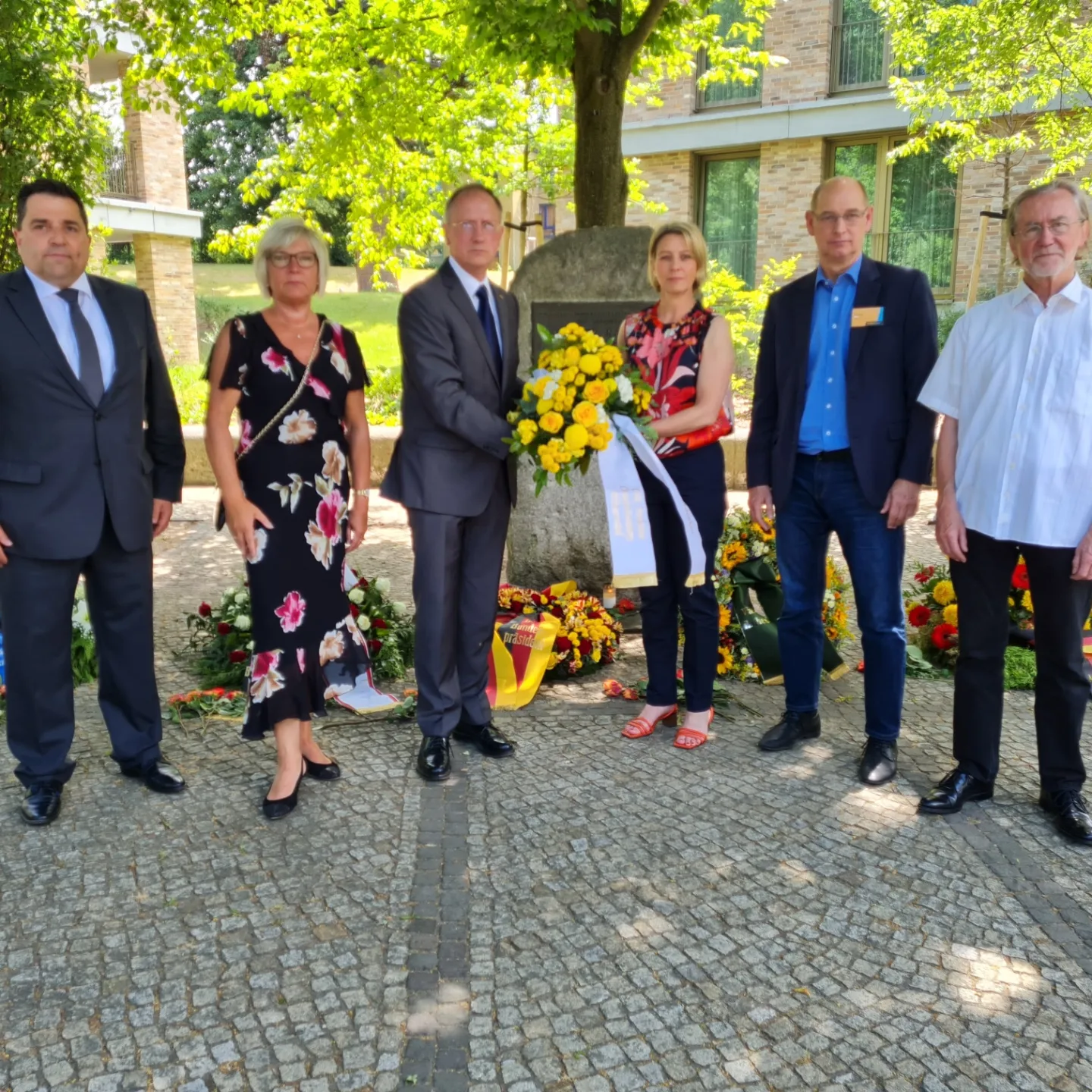 v.l.n.r.: BV Manuel Sandvo, BD Simone Beyer, Klaus-Dieter Grhler, Kreisvorsitzender CDU Charlottenburg-Wilmersdorf, Sandra Khalatbari MdA, BV Karsten Sell, BV Reinhold Hartmann
Foto: Ren Powilleit