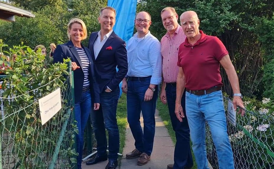 v.l.n.r.: Sandra Khalatbari MdA, Peer Mock-Stmer, Bezirksstadtrat Arne Herz, Stefan Hntsch BVV, Hans-Joachim Fenske BVV
Bild: Ren Powilleit