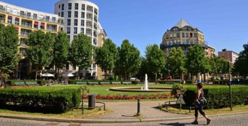 Die Wege auf dem Prager Platz werden ab sofort saniert