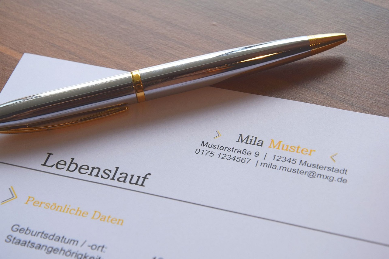 Wir freuen uns auf Ihre Bewerbung.
Bild: Louis / Pixabay 