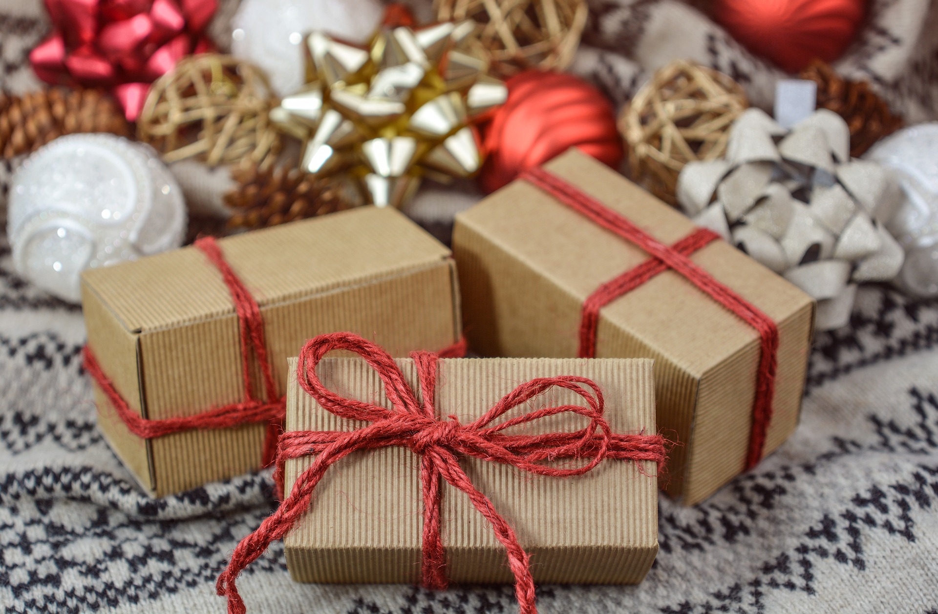 Weihnachtspckchen fr Seniorinnen und Senioren. Bild: Monika / Pixabay